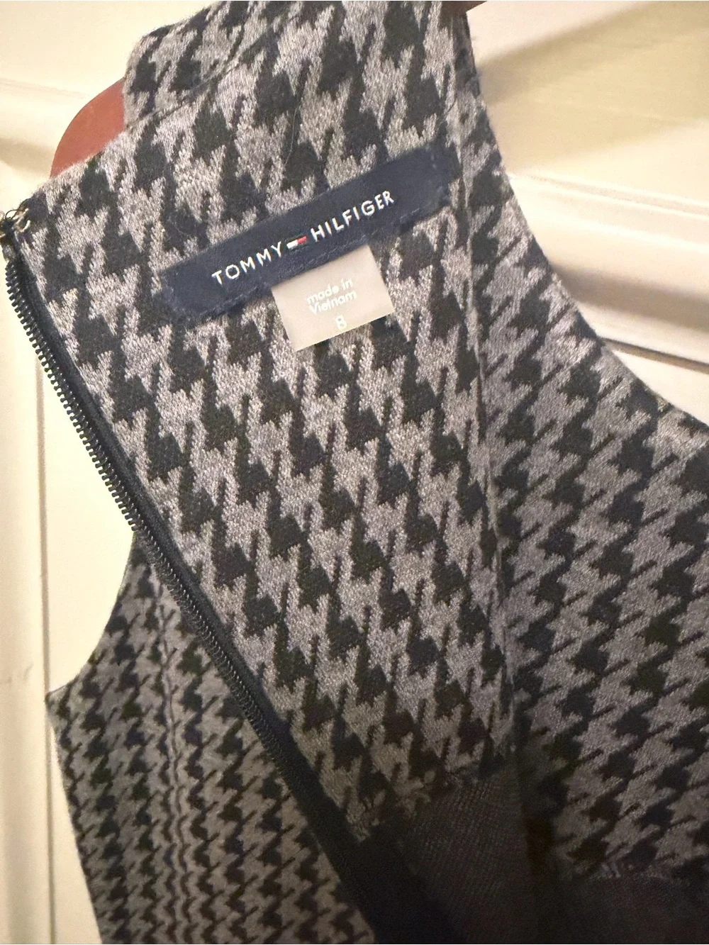 Tommy Hilfiger Sz 8 Houndstooth Sheath Dress with Red Floral Embroidery